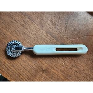 Vintage Bonny Pie Tool w/White Handle- Crust Wheel - USA - 7"